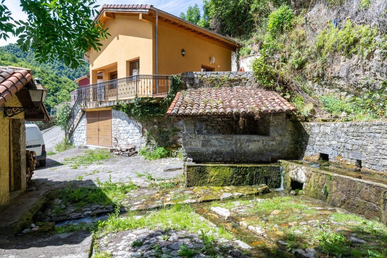 Villa Casa En Campo De Caso Exterior foto
